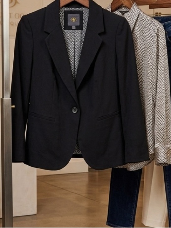 Banana Republic Jackets & Blazers - Banana Republic Black Women's Single-Button Blazer size small with shoulder pads